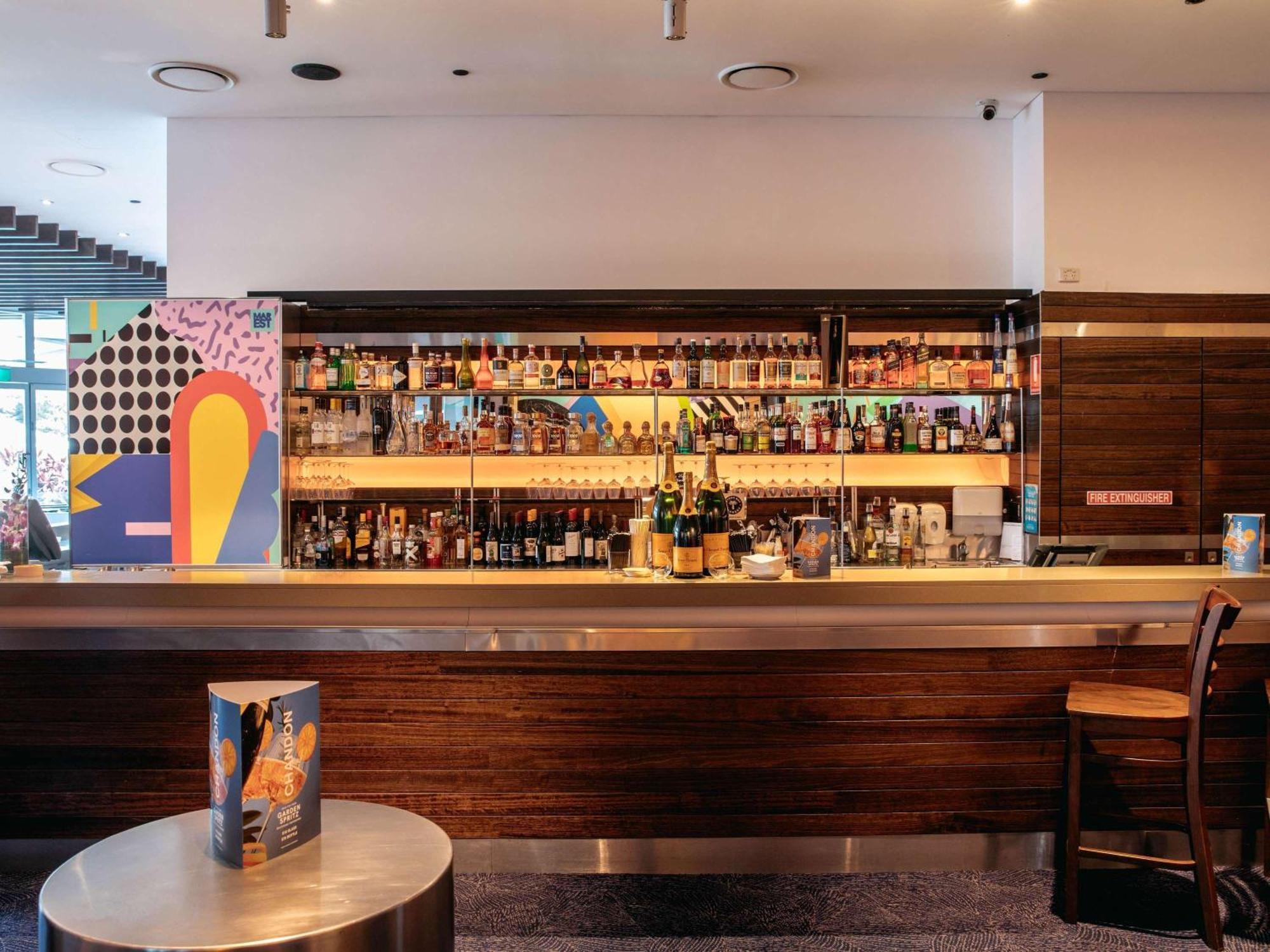 Sofitel Gold Coast Broadbeach Exterior foto The bar at the National Theatre